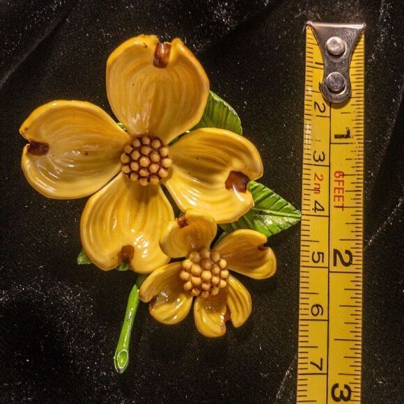 Mid Century Vintage Celluloid Yellow Dogwood Brooch Pin - Picture 6 of 7